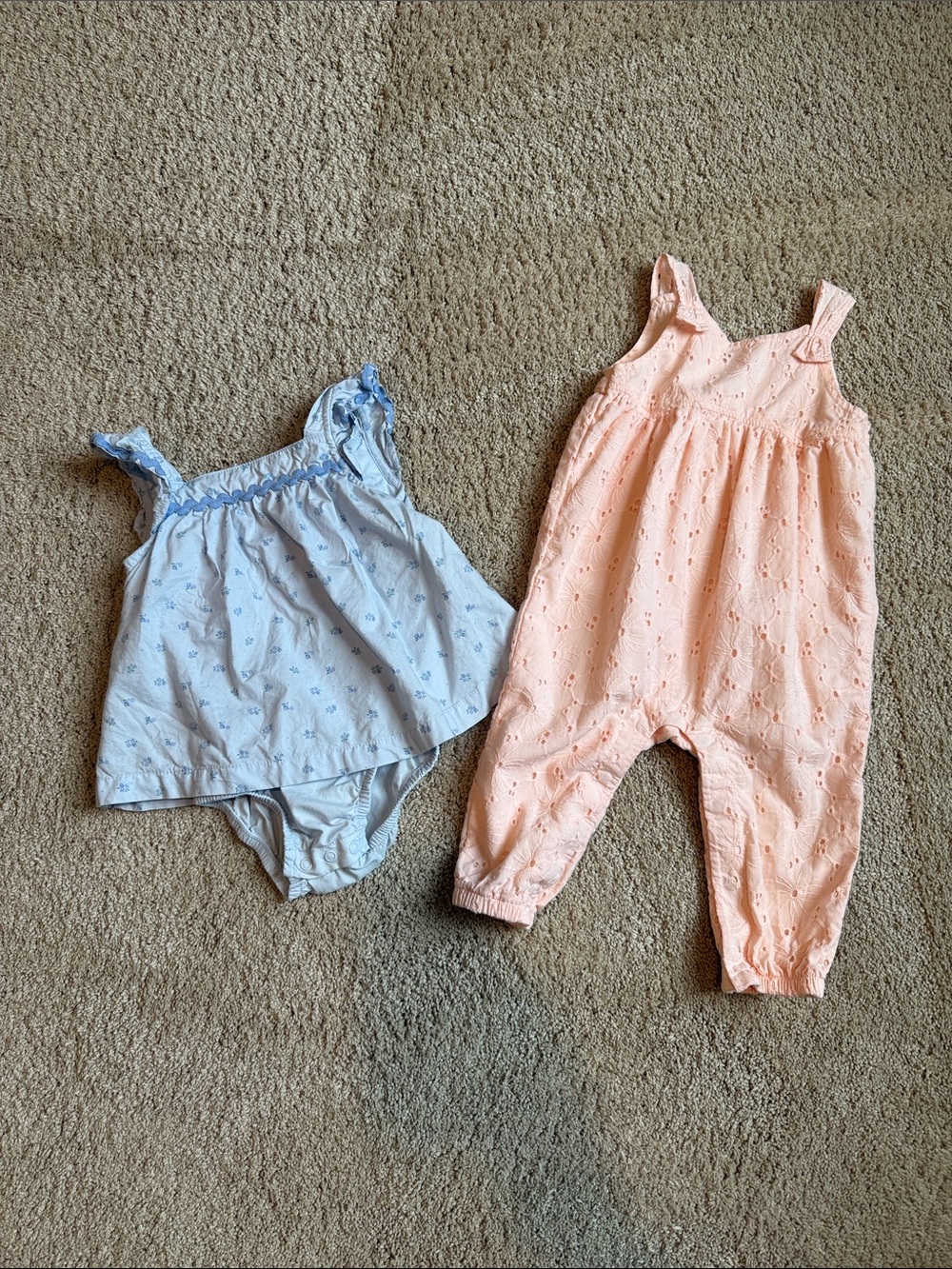 Carters 9 month baby girls clothing (2 pieces)